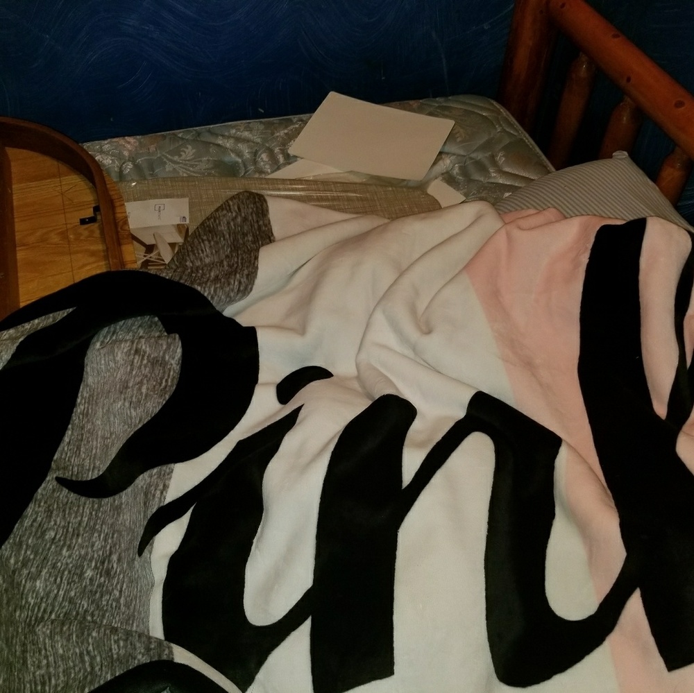 COPY - VICTORIA'S SECRET PINK SHERPA